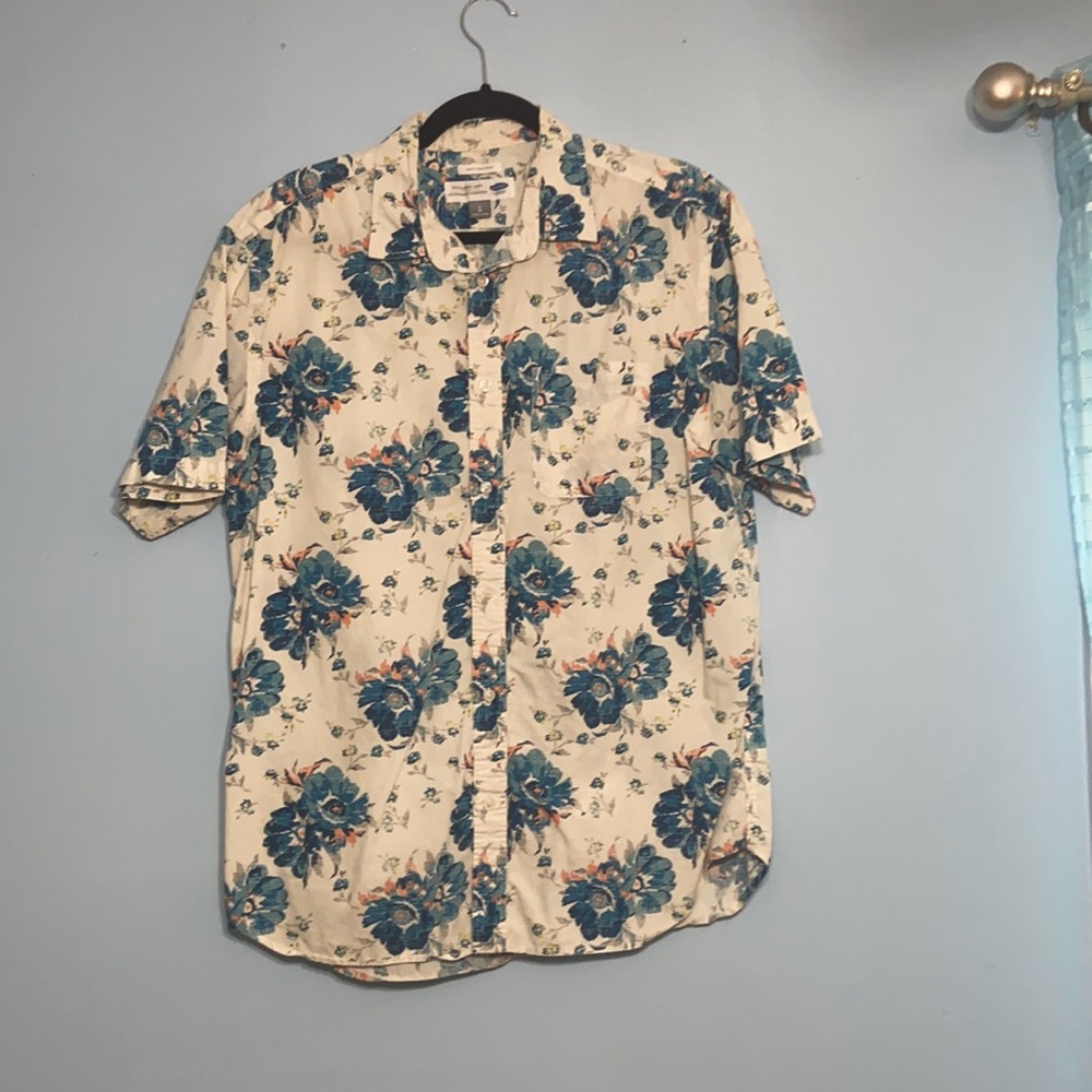 Floral blue and white short sleeved button up